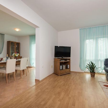 Holiday Home Viola Лабин Екстериор снимка